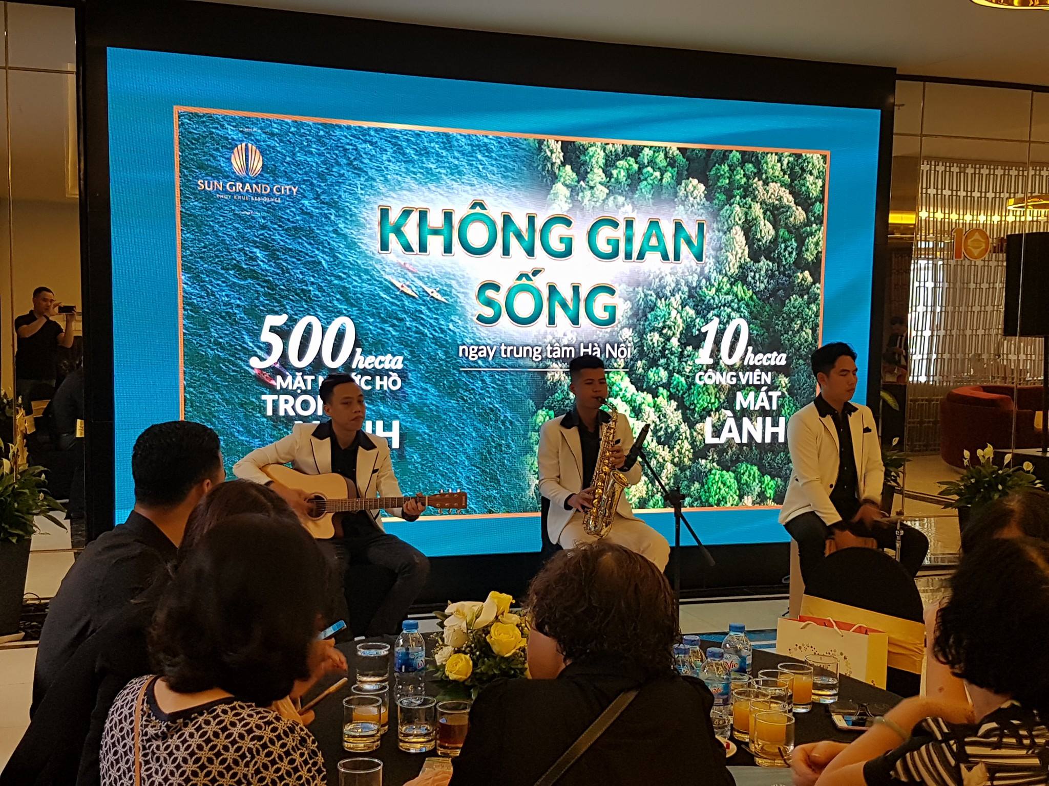 chương trình tổ chức họp báo