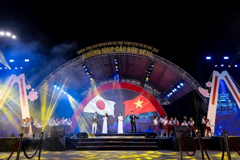 hệ thống âm thanh và ánh sáng