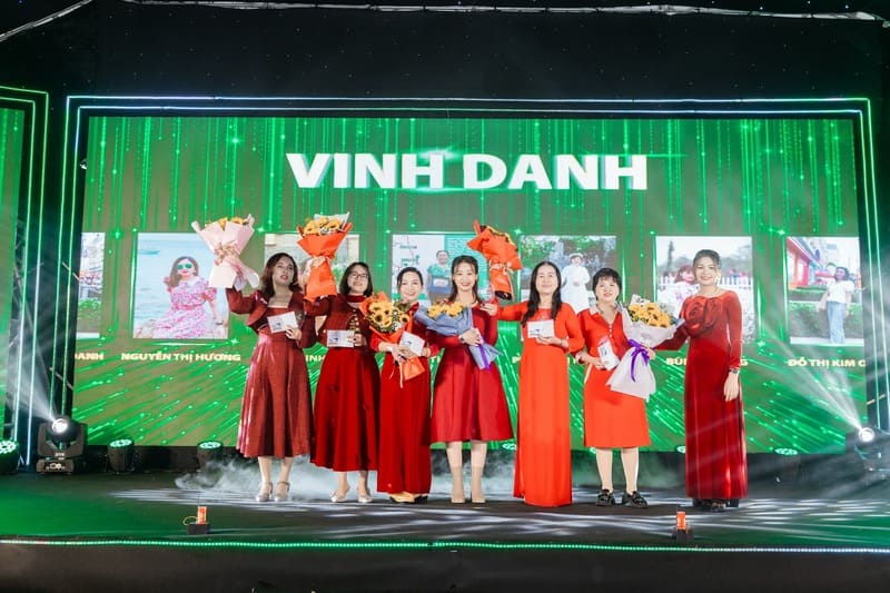 Vinh danh nhân viên và đối tác