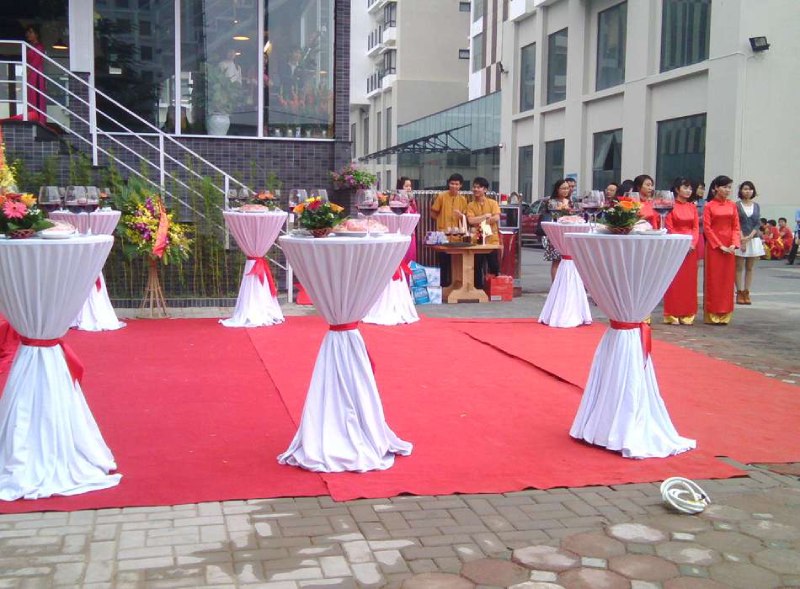 Bàn buffet kèm ghế bar cao